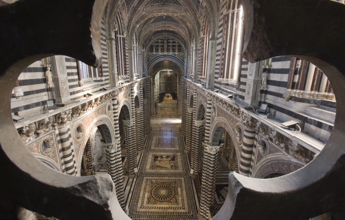 Il Duomo di Siena scopre il suo capolavoro: torna visibile lo straordinario pavimento marmoreo