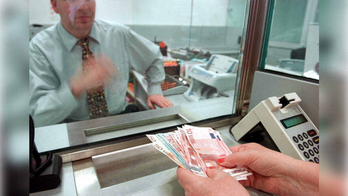 Conti correnti sempre più costosi, ma gli italiani continuano a risparmiare